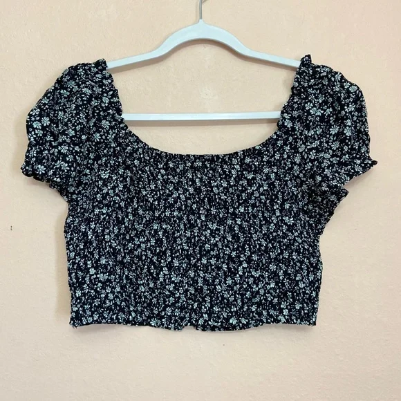 Hollister Top and Skirt Set - Picture 3 of 7